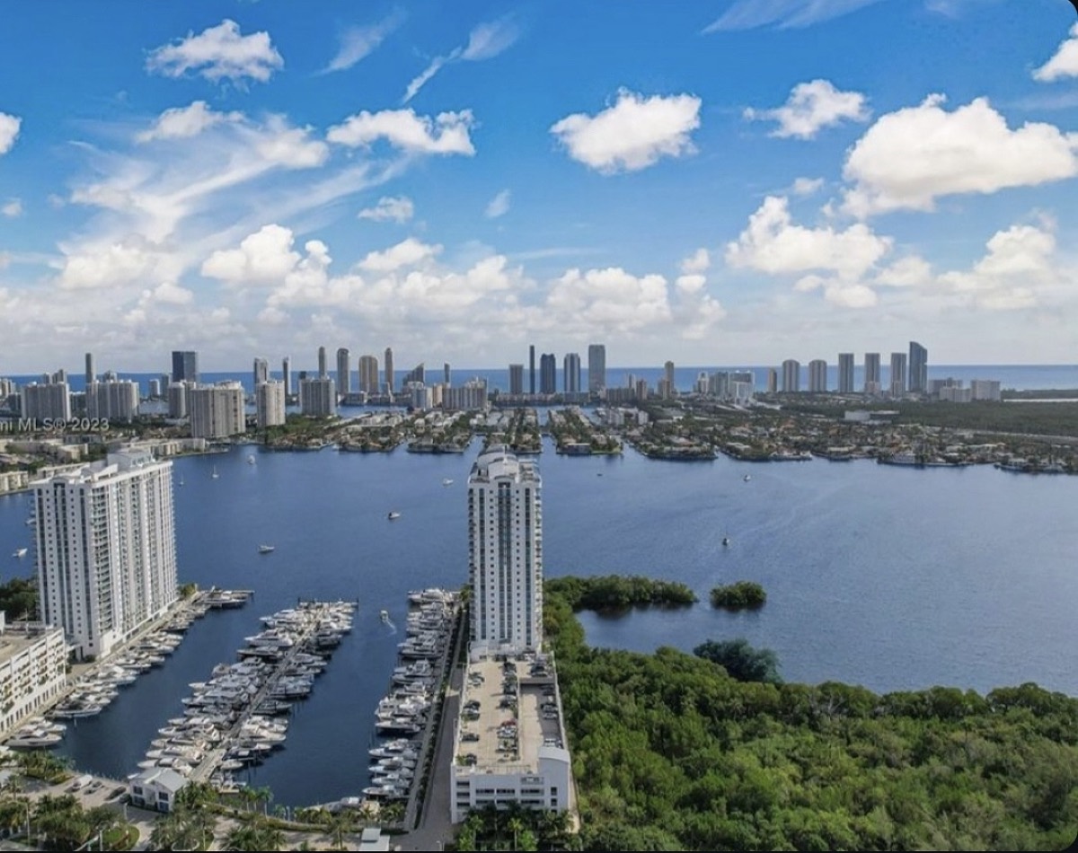 Marina Palms Yacht Club and Residences, the two towers and the private marina, North Miami Beach